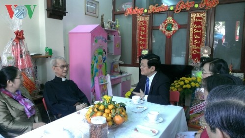 President pays Tet visits to Ho Chi Minh city’s residents - ảnh 2
